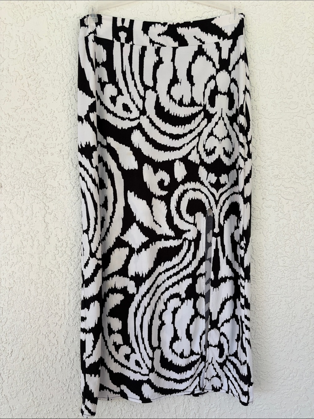 White House Black Market Black and White Abstract Print maxi skirt size S